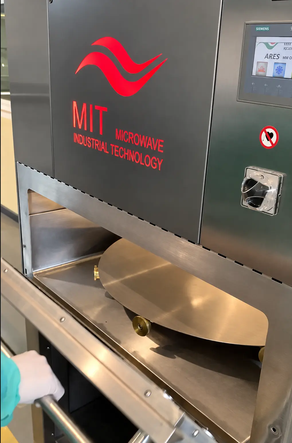 ARES rotating loading plate
